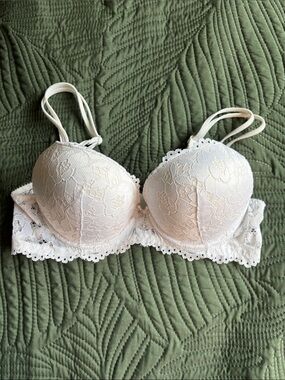 Lace Padded Underwire Bra - Cream
